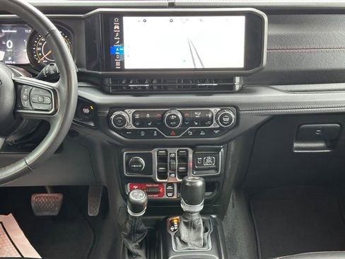 Used 2024 Jeep Wrangler Unlimited Rubicon AWD/4WD image 15