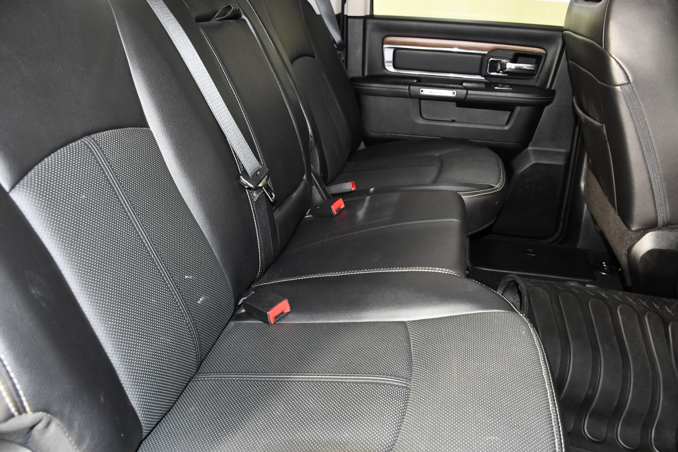 Used 2018 RAM 1500 Laramie AWD/4WD image 48