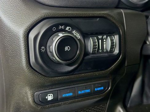 Used 2022 Jeep Wrangler Unlimited Sahara w/ Cold Weather Group image 10