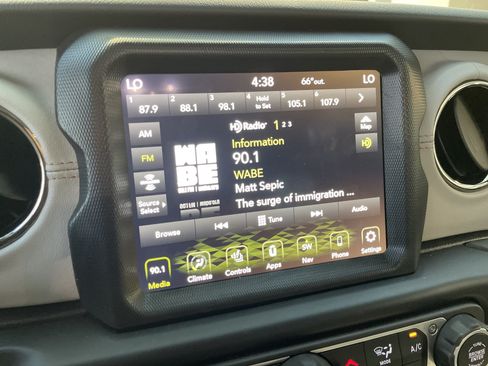 Used 2023 Jeep Gladiator Overland AWD/4WD image 23