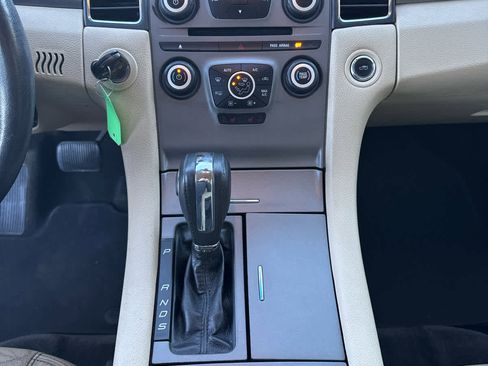 Used 2014 Ford Taurus SEL image 19