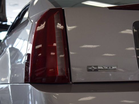 Used 2005 Cadillac XLR RWD image 39