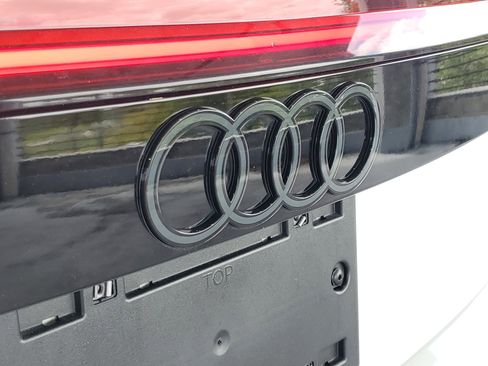 Used 2024 Audi SQ8 Prestige AWD/4WD image 5