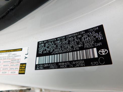 Used 2024 Toyota Prius XLE image 9