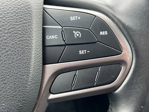 Used 2019 Jeep Cherokee Latitude Plus AWD/4WD image 21