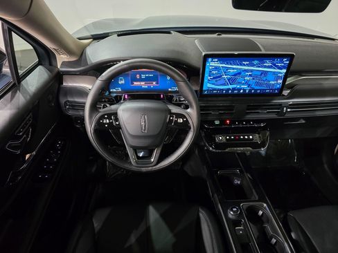 New 2025 Lincoln Corsair Reserve w/ Equipment Group 202A AWD/4WD image 18