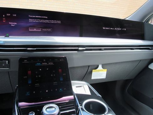 New 2025 Cadillac Escalade IQ Sport 1 w/ LPO, ONYX Package image 17