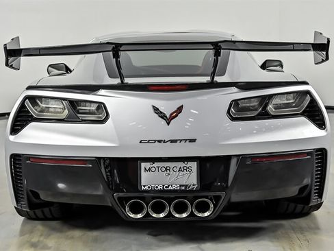 Used 2016 Chevrolet Corvette Z06 w/ 3LZ Preferred Equipment Group RWD image 9