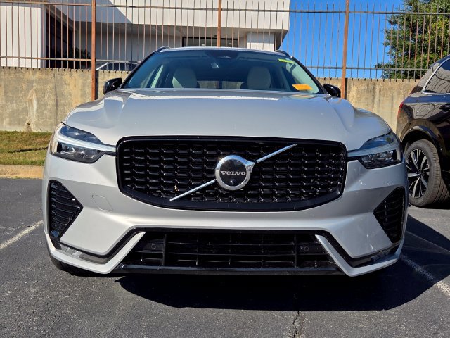 Used 2023 Volvo XC60 B5 Ultimate w/ Protection Package Premier AWD/4WD image 2