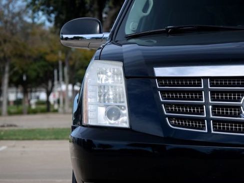 Used 2007 Cadillac Escalade 2WD w/ Information Package image 6