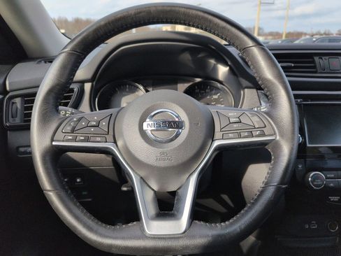 Certified 2018 Nissan Rogue SV image 15