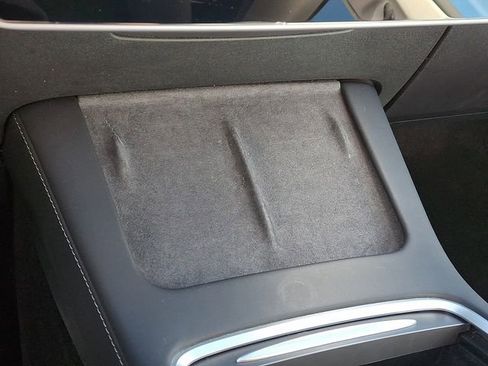 Used 2022 Tesla Model Y Long Range image 27