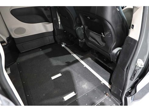 Used 2022 Chrysler Pacifica Touring-L FWD image 19