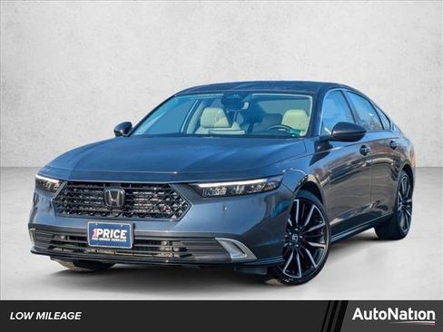 Used 2025 Honda Accord Touring image 1