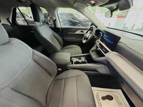 Used 2026 Ford Explorer Active AWD/4WD image 38