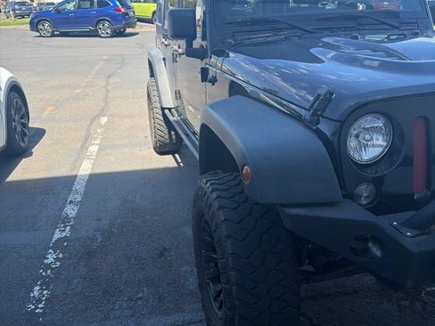 Used 2016 Jeep Wrangler Unlimited Rubicon AWD/4WD image 3