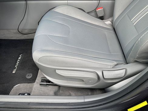 Used 2021 Hyundai Elantra SEL FWD image 3