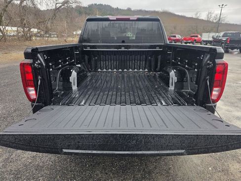 New 2026 GMC Sierra 1500 SLE image 8