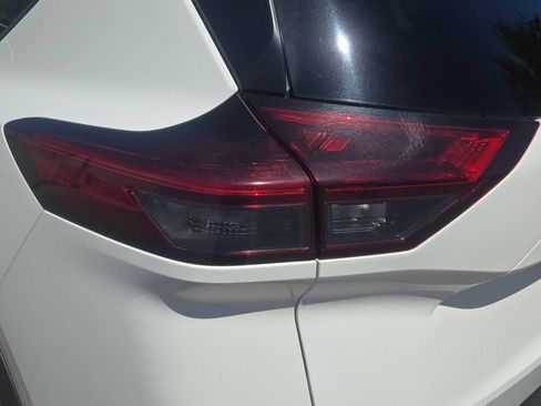 Certified 2023 Nissan Rogue S AWD/4WD image 32