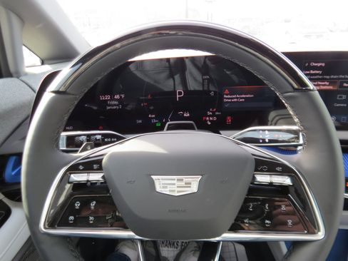 New 2026 Cadillac Optiq Luxury 2 image 21