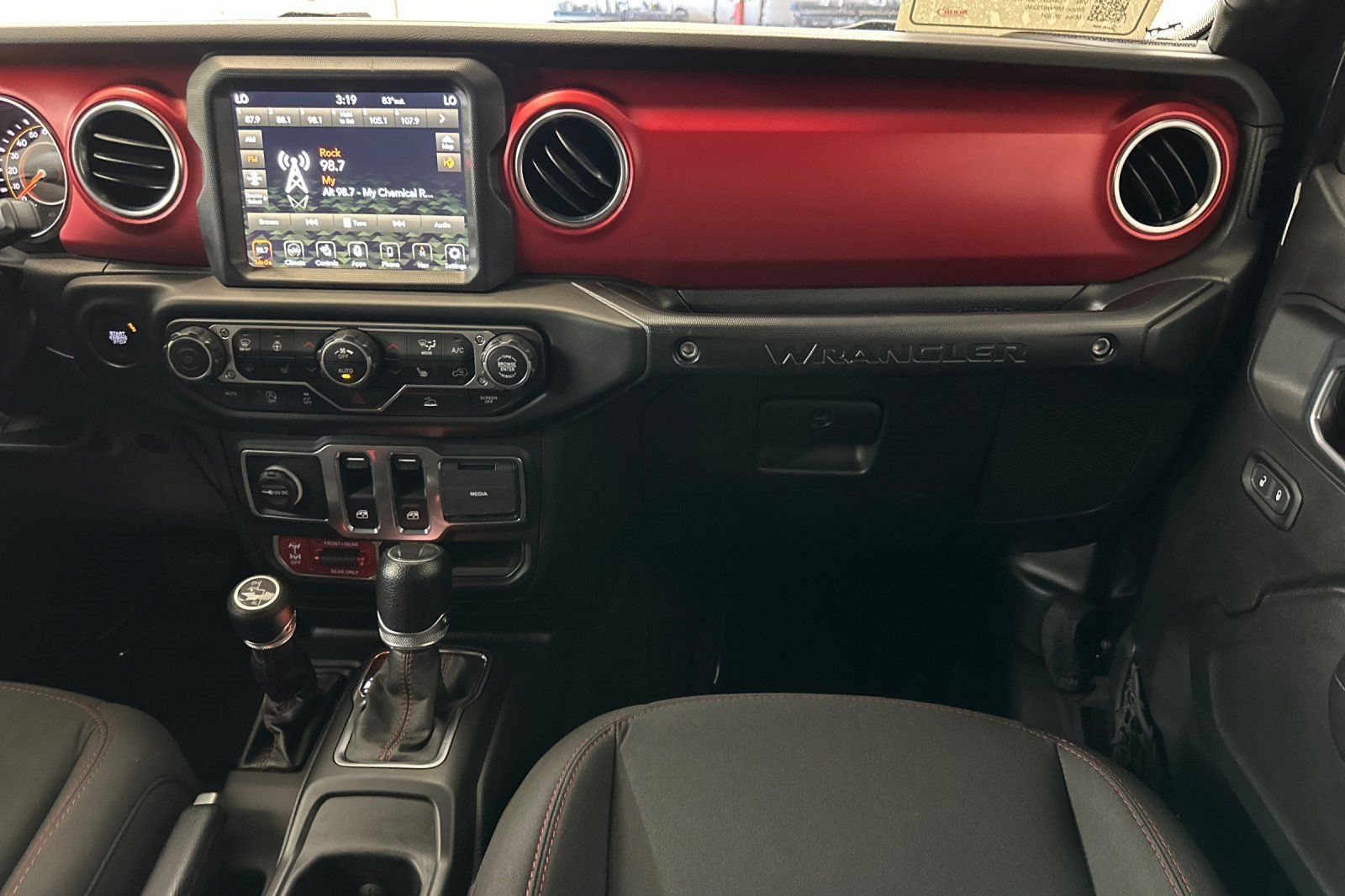 Used 2023 Jeep Wrangler Rubicon w/ Cold Weather Group AWD/4WD image 33