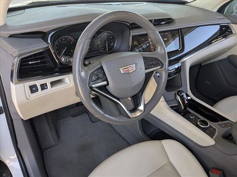 Used 2021 Cadillac XT6 Premium Luxury image 10