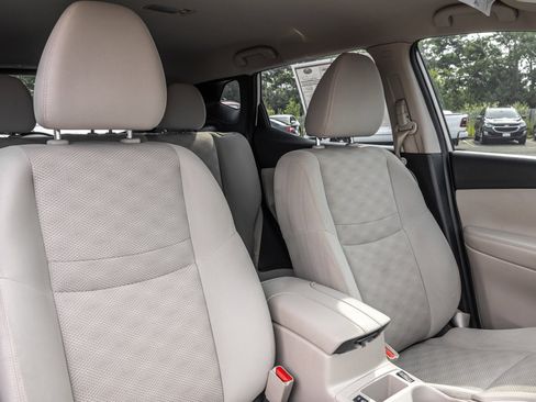Used 2018 Nissan Rogue Sport SV w/ SV All-Weather Package AWD/4WD image 32