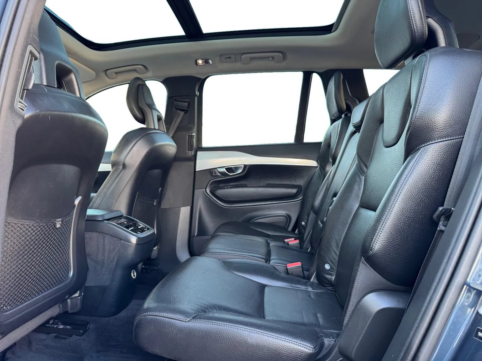Used 2018 Volvo XC90 T5 Momentum w/ Convenience Package FWD image 16