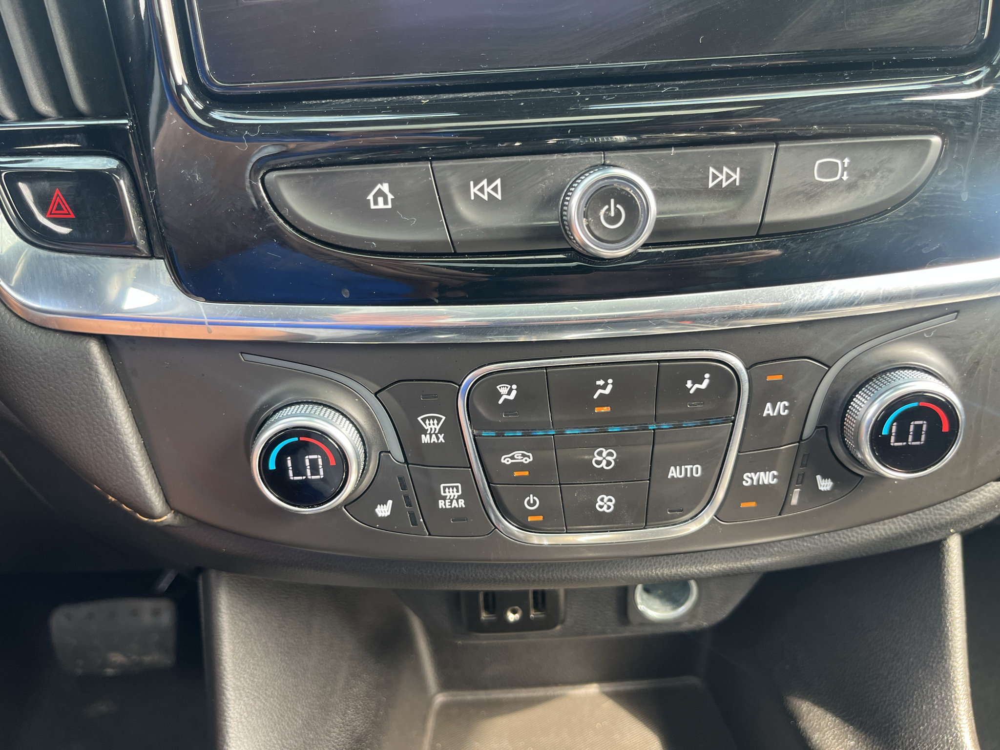 Used 2019 Chevrolet Traverse LT w/ LT Premium Package FWD image 22