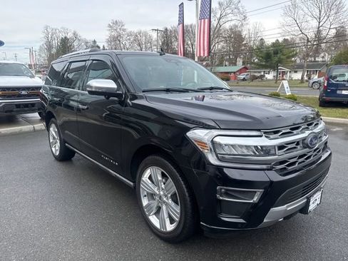 Used 2024 Ford Expedition Platinum image 4