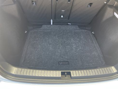 Used 2025 Volkswagen Taos SE w/ Panoramic Sunroof Package FWD image 30