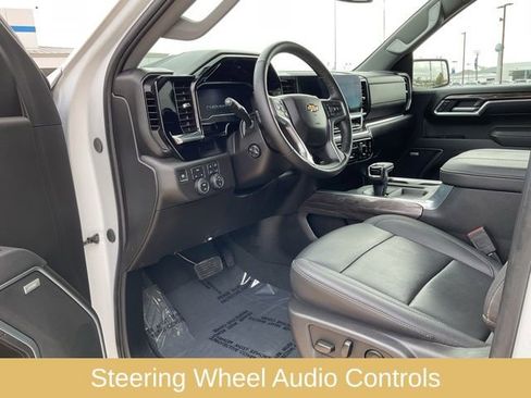 Used 2025 Chevrolet Silverado 1500 LTZ AWD/4WD image 15