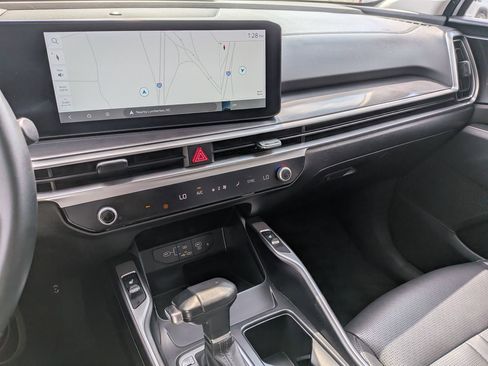 Used 2024 Kia Sorento S image 22