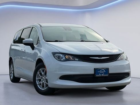 Used 2023 Chrysler Voyager LX FWD image 1