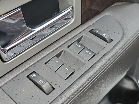 Used 2013 Ford F150 Platinum image 12