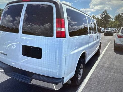 Used 2018 Chevrolet Express 3500 LT w/ LT Preferred Equipment Group RWD image 7