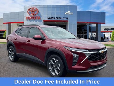 Used 2025 Chevrolet Trax LT w/ Driver Confidence Package FWD image 1