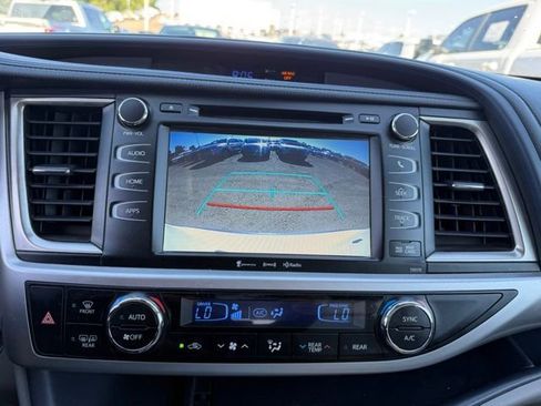 Used 2017 Toyota Highlander XLE AWD/4WD image 12
