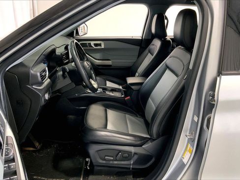 Used 2022 Ford Explorer XLT w/ Equipment Group 202A RWD image 15