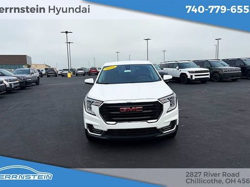 Used 2022 GMC Terrain SLE FWD image 2