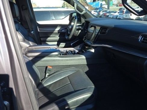 Used 2024 Jeep Wagoneer L Series II w/ Flexible Seating Group image 34