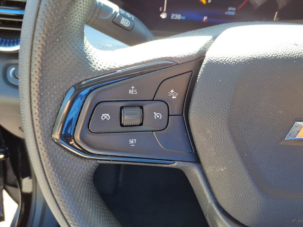 Used 2025 Chevrolet Trax LT FWD image 27