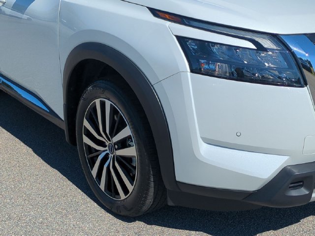Used 2025 Nissan Pathfinder Platinum AWD/4WD image 9