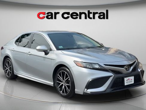 Used 2023 Toyota Camry SE FWD image 7
