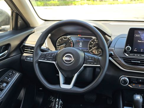 Used 2024 Nissan Altima 2.5 SV image 21