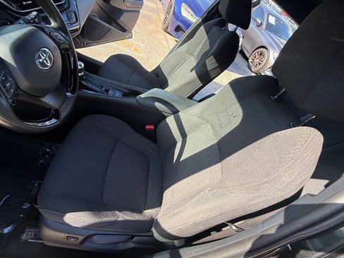 Used 2018 Toyota C-HR XLE FWD image 21