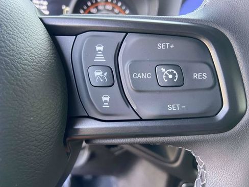 Used 2025 Jeep Gladiator Mojave AWD/4WD image 28