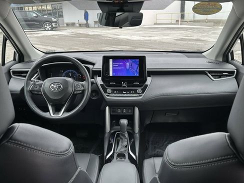 Used 2024 Toyota Corolla Cross XLE image 21