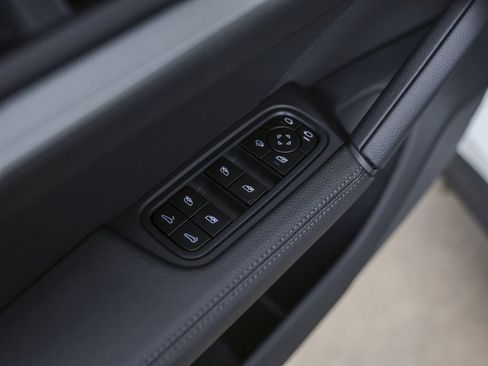 New 2025 Porsche Cayenne image 28