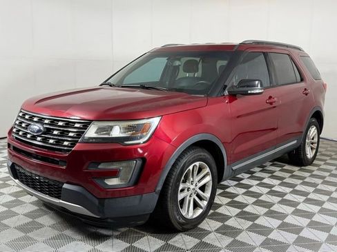 Used 2016 Ford Explorer XLT w/ Equipment Group 202A image 2